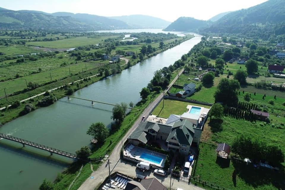 Hotel Pensiunea Lory Piatra Neamţ Exterior foto